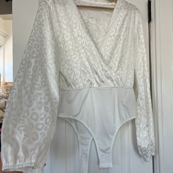 ELEGANT WHITE LEOPARD BODYSUITS - Picture 1 of 1